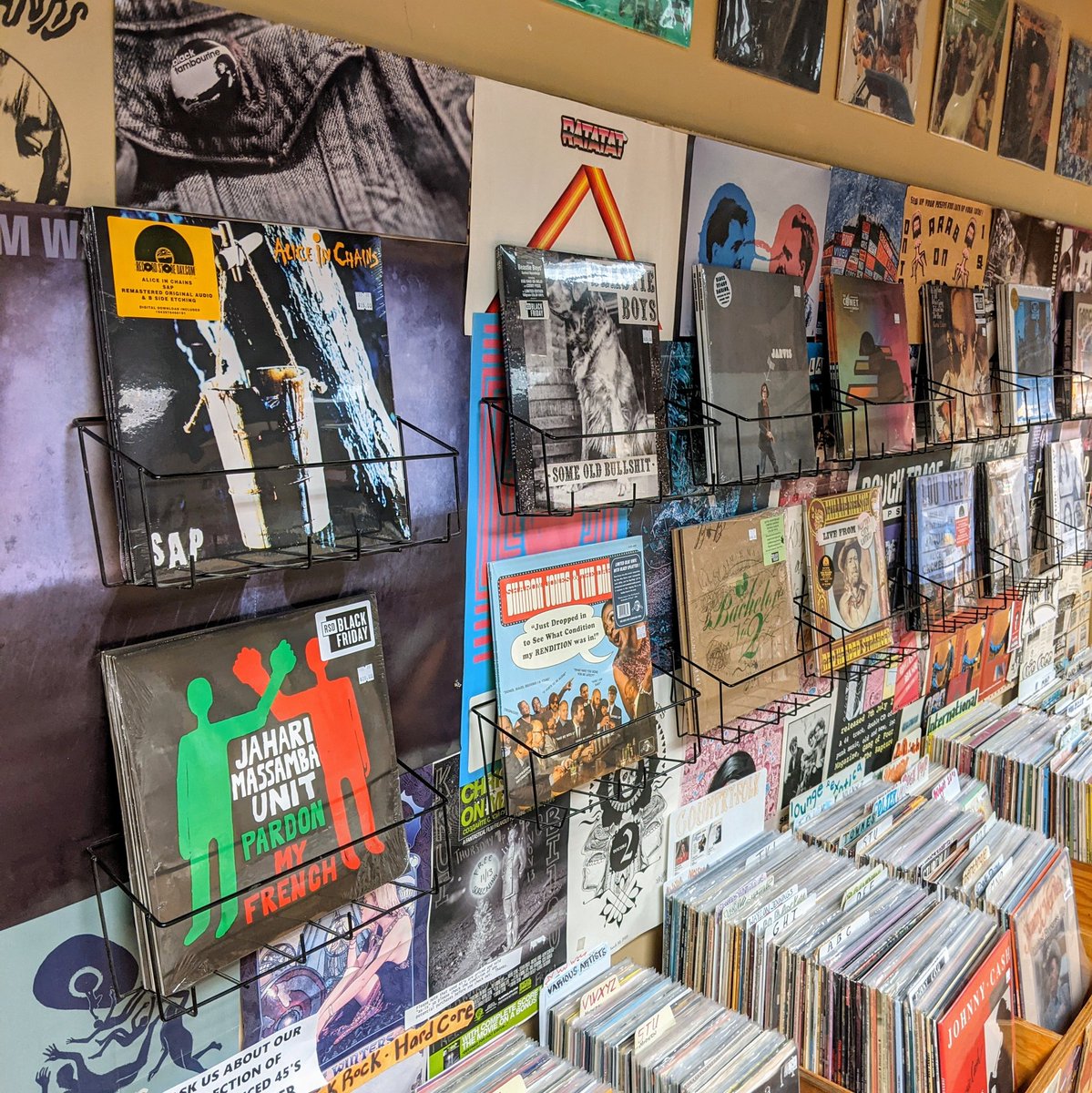 Rec_Collect's tweet photo. Our RSD Black Friday list is up and kicking: https://t.co/42UU4IFuc0. NO PREORDERS or holds - titles will go into the inventory Saturday morning.

We open at 10 on Black Friday. Masks required! #coveryournosetoo

We will be closed tomorrow for Thanksgiving. Happy Turkey Day! https://t.co/BUftCdZjfv