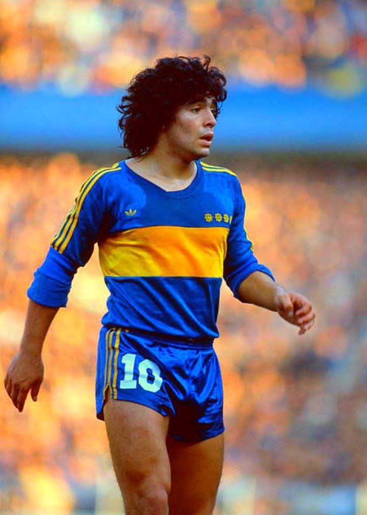 NatyOrmeo4's tweet photo. Hoy el mundo está de luto,se nos fue el Diego y los amantes del fútbol vamos a estar eternamente agradecidos con vos!Gracias x ser Argentino,Bostero y Peronista🇦🇷🇺🇦"SEMBRÓ ALEGRÍA EN EL PUEBLO,REGÓ DE GLORIA ÉSTE SUELO" #DolorEnElPecho #TeAmoDiego #DiegoEterno #D10S https://t.co/rOftZ0EFqc