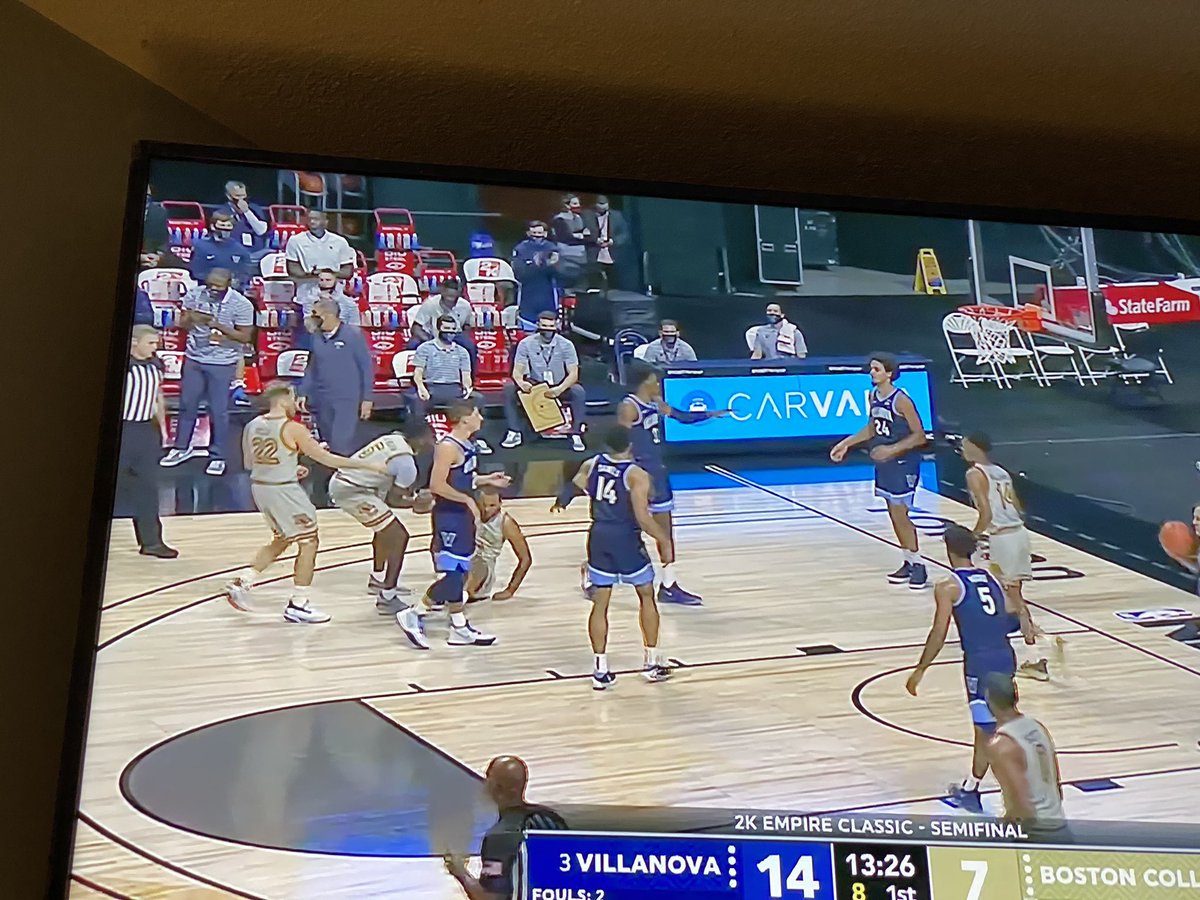 lgraham413's tweet photo. In the span of mere seconds we see two principles of @DanHorwitz1 “Help Them Up” in this @BCMBB team.
Principle 9 ⤵️ #Touch5. Principle 8⤵️ #HelpThemUp https://t.co/XkJHHUJXrt