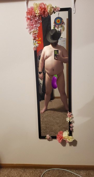 Teaser for an upcoming photo shoot I'm going to do. Need a hat? Cum subscribe to my free OnlyFans, link