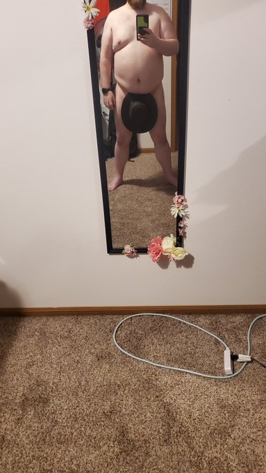 Teaser for an upcoming photo shoot I'm going to do. Need a hat? Cum subscribe to my free OnlyFans, link