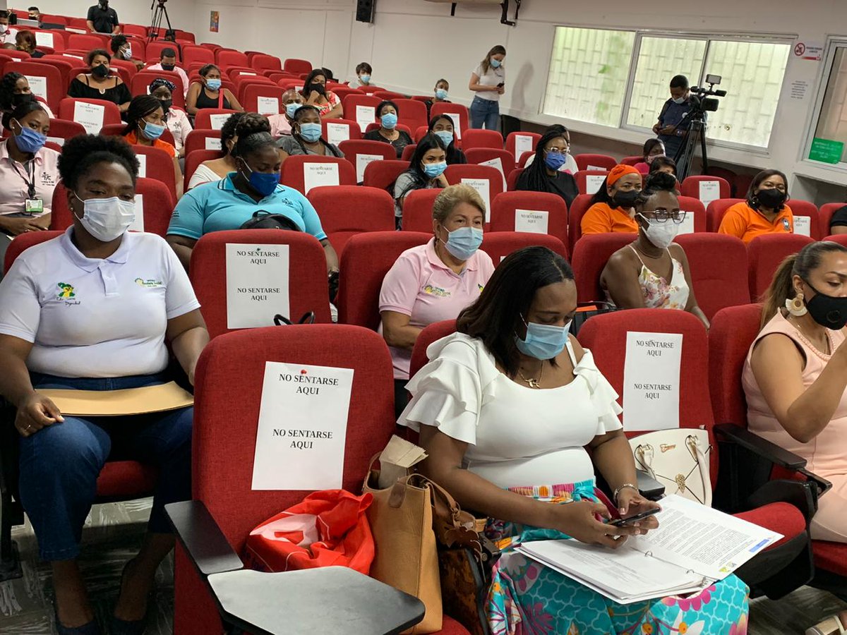 MincienciasCo's tweet photo. Nuestra Ruta Territorial llegó a Buenaventura (Valle del Cauca) y las mujeres fueron las protagonistas.

Iniciamos con el evento inspiracional +Mujer+Ciencia+Equidad con el que buscamos brindar herramientas a las mujeres científicas de la región.

#MincienciasEnRegión https://t.co/M719Lc2EAM