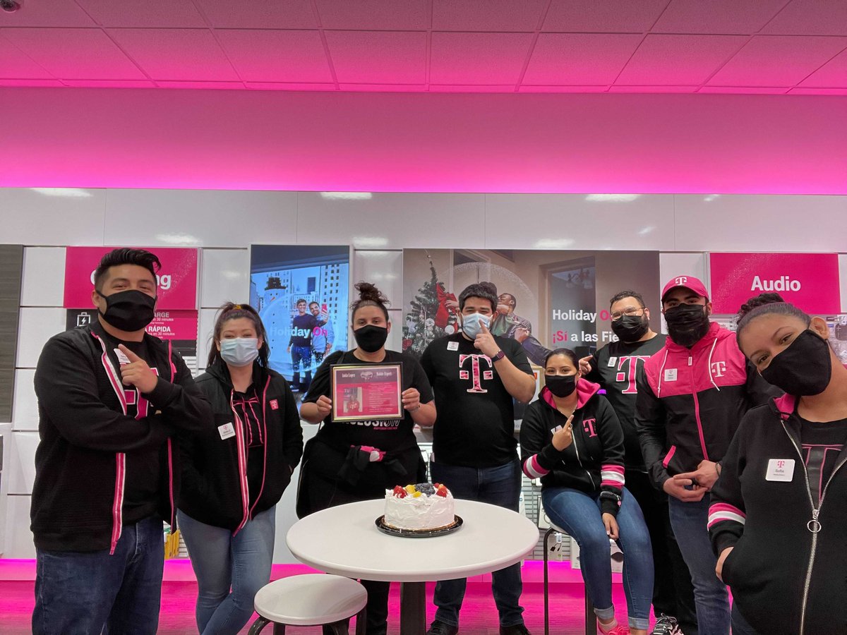 Gman85170's tweet photo. The last picture with @AnitaUncarrier as she embarks on her new journey as a recently promoted RAM, wish you the best with great love #PGpunishers style. @Tarek_Hammad @NaifAbdullah26 #NEwomanrocks #MDDE https://t.co/XuwBVksslp