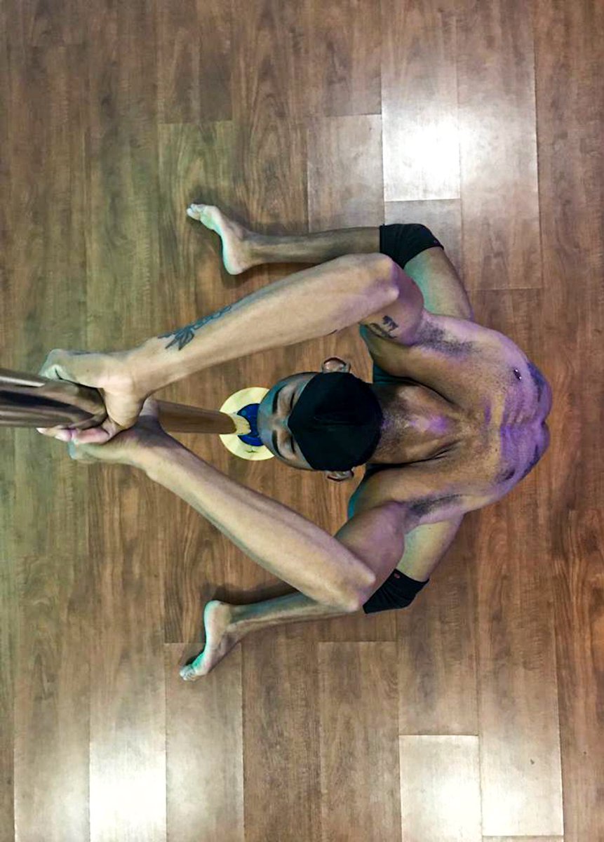 alanalves899's tweet photo. Na Quarta-feira nós usamos FLEX.
#PoleFlex #MinhaPaixão
🤸🏾♂️💪🏽💙 https://t.co/zCBYd4g9q8
