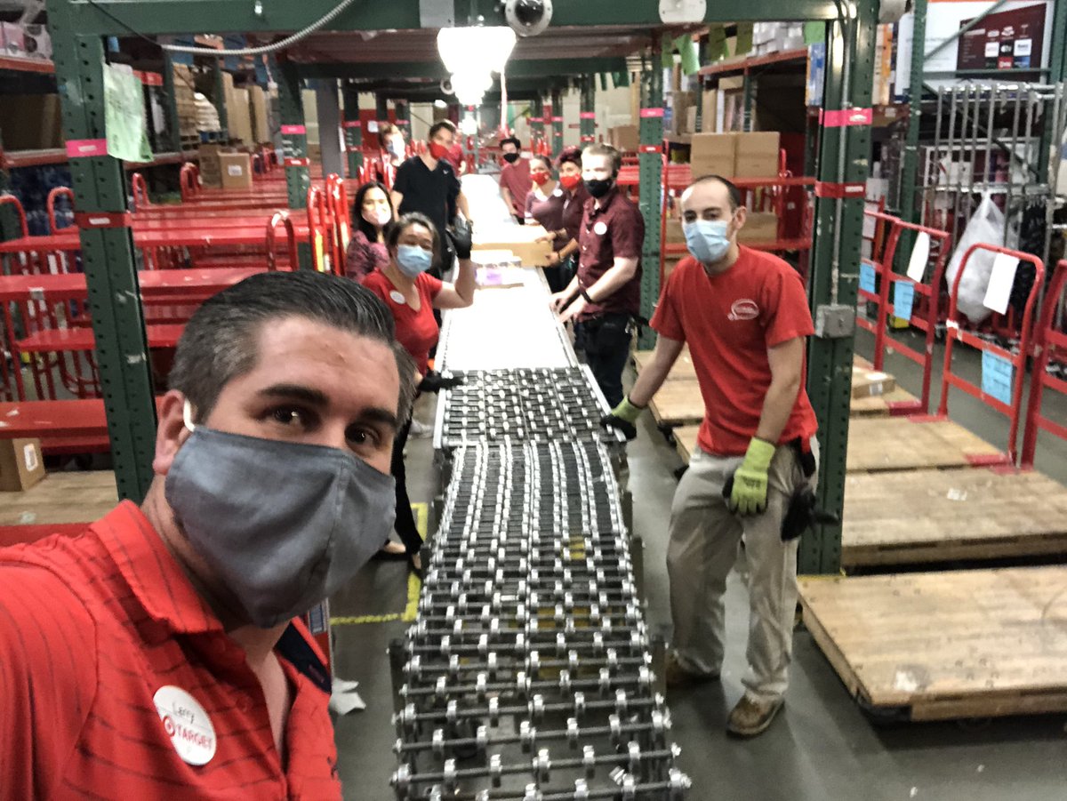 831Larry's tweet photo. Beyond proud of the 2270 team crushing a TRIPLE today!!! These are just a few of the amazing TMs working so hard to take care of our guests! Very thankful to lead this phenomenal team everyday! @boilerBRIN @LDJones817 https://t.co/TyafTYEq8s