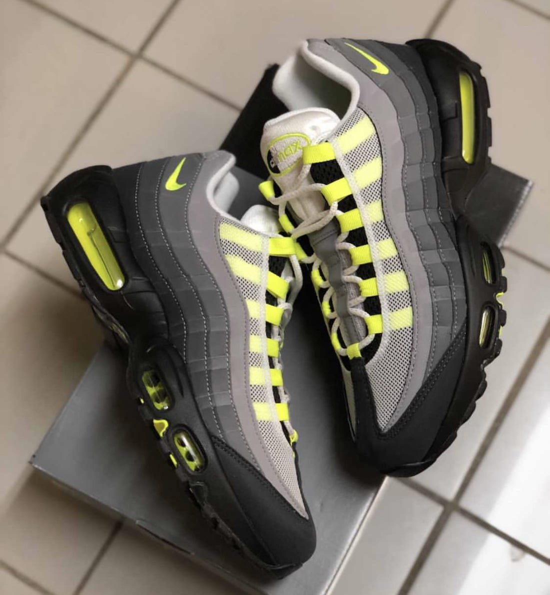 snkrfrkrmag's tweet photo. Finally! @regularolty shares live pics of the upcoming AM95 'Neon' retro. Scrutinise the colours in the comments below 🔋

 https://t.co/v3AqMExGqR https://t.co/4rDnXzWK4D