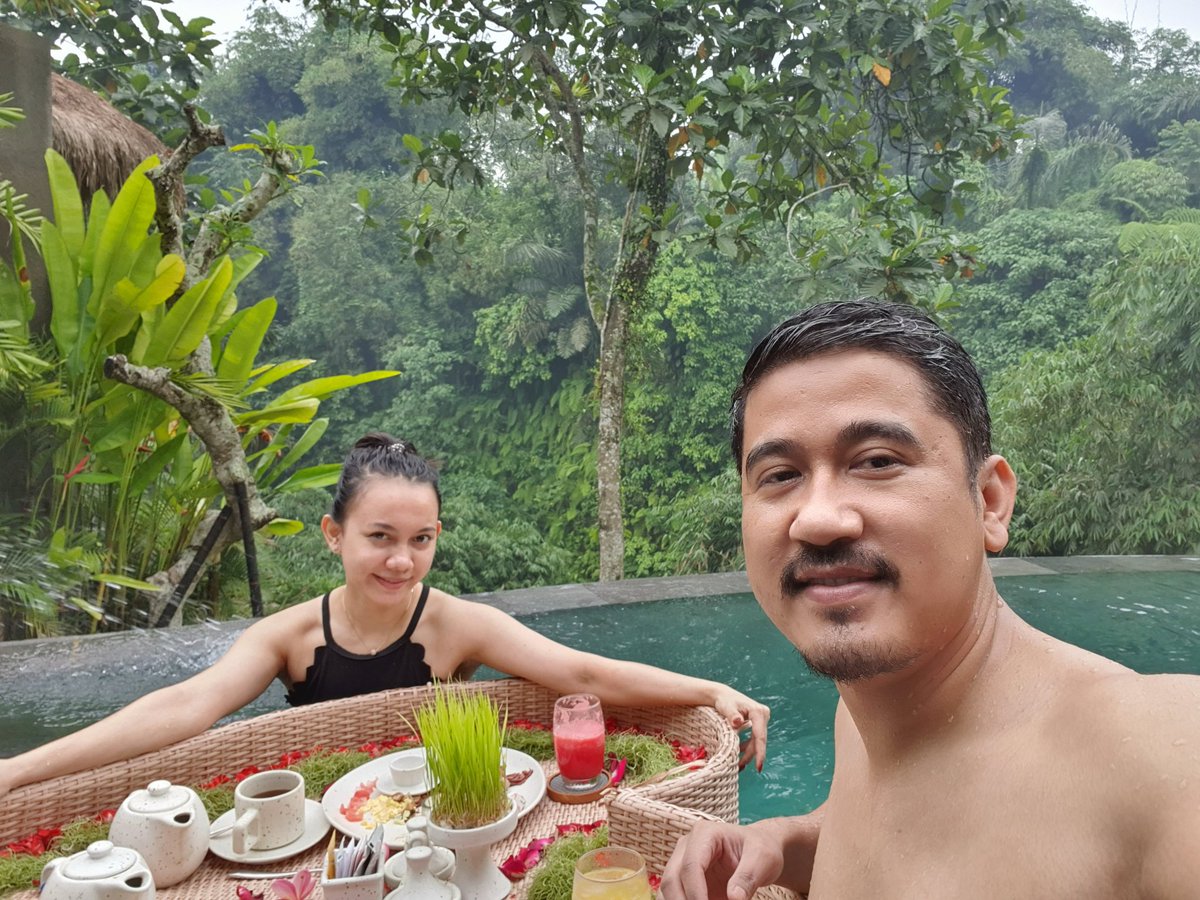 nstrgitsu's tweet photo. 2020 isn't bad...
#supportbali
#honeymoon
#thanksgod
#justmarried
#Bali
#love https://t.co/jpONLDfK89