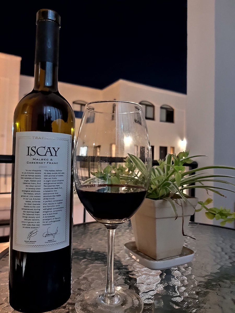 fedelancia's tweet photo. Que vino!!!! #Iscay de @TrapicheArg #night #tasting https://t.co/0301IOFGj2