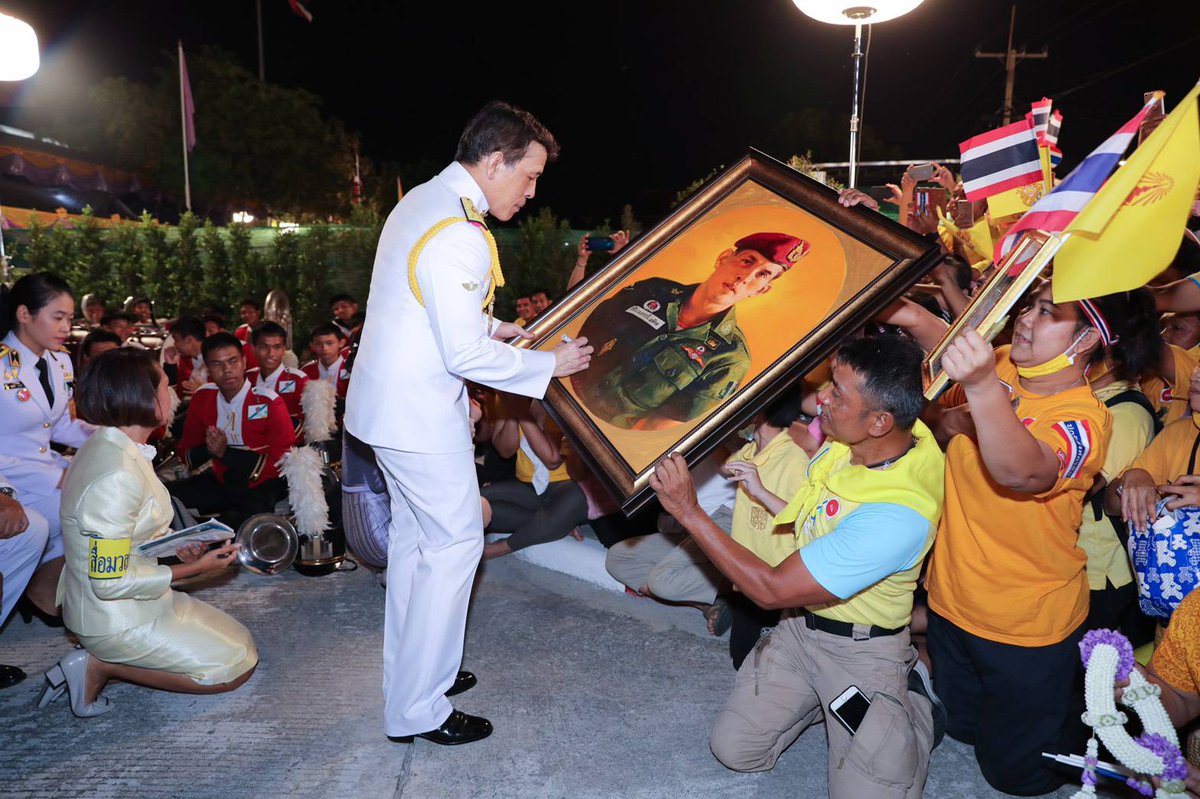 kkk00150's tweet photo. หัวใจเดียวกัน
#ภูมิใจที่ได้รับเสด็จ
#เรารักสถาบันพระมหากษัตริย์ https://t.co/nsXL1Hg6tk