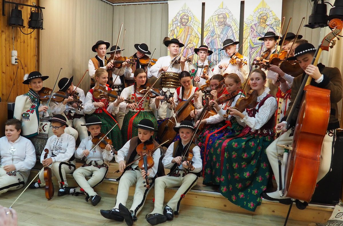 Młodzieżowa Orkiestra Góralska "Jutrzenka"/Youth Highlander Orchestra "Jutrzenka" based in the Podhale region of Poland. Established in 2008. https://www.facebook.com/MuzykaJutrzenka  #DiversityofOrchestras  #Orchestra  #OrchestraDiversity 57/