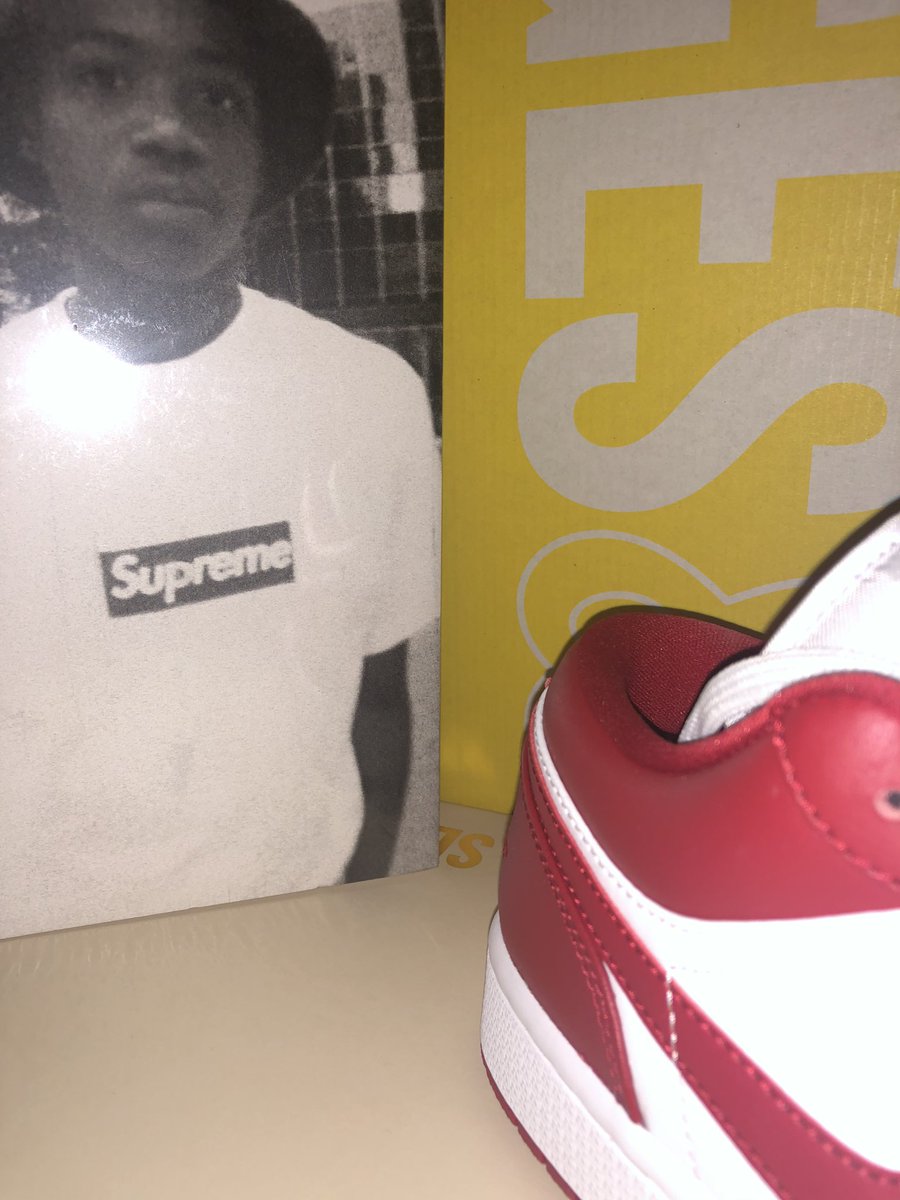 OURERA1's tweet photo. @Selfridges @Supreme_NYC https://t.co/kyWTkFSWRk