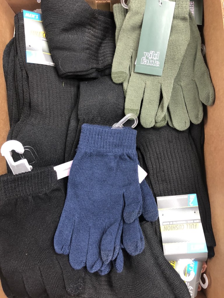 UNLInsurance's tweet photo. Very excited to be partnering with our friends at @3andGFoundation to bring a little Christmas cheer to our veterans and their families! Thank you for all you do!
#UNLCares #UNLShieldSeries #UNLinsurance https://t.co/355uYPzNV3