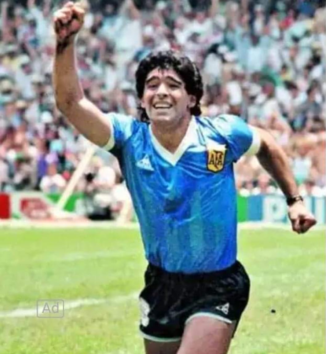 MarceGabucci's tweet photo. Hasta siempre, querido Diego!! Gracias por tantas alegrías!! #DiegoEterno #D10S #MaradonaEterno https://t.co/H0goGfRyY3