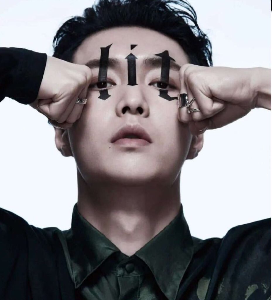 1KAIUU's tweet photo. 🖤🖤🖤🖤🖤🖤👑 @layzhang https://t.co/NxYxELgzei