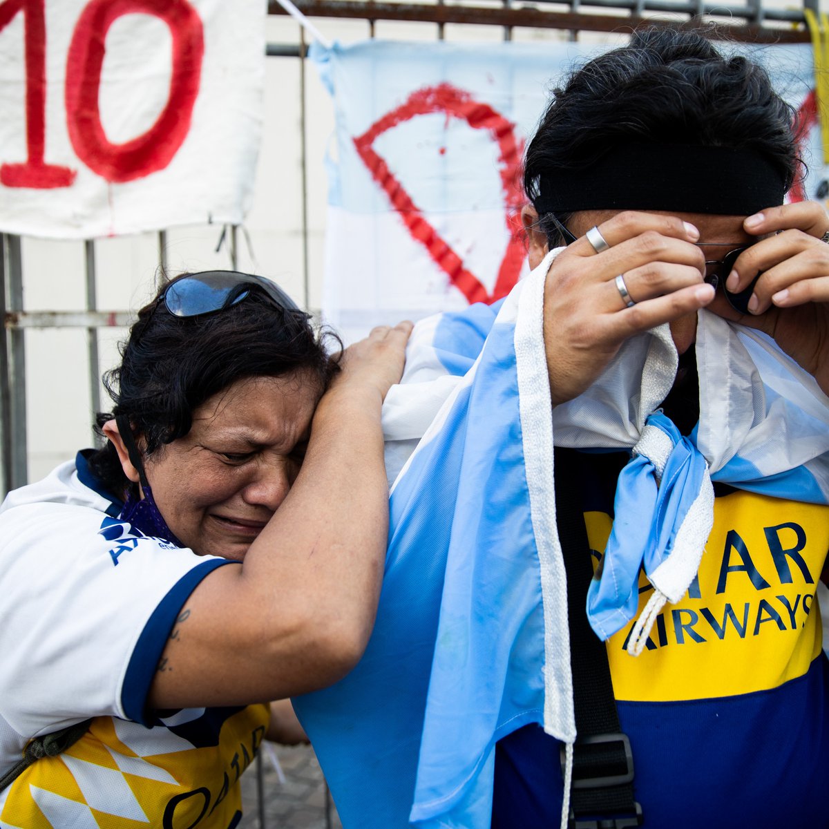 goal's tweet photo. The scenes in Buenos Aires after Diego Maradona's passing...😢

The sheer emotion...😭 https://t.co/A7xen1jq2D