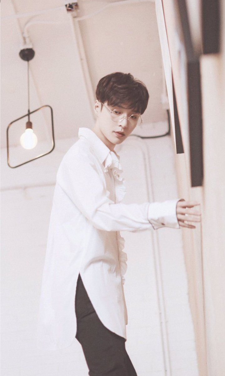 1KAIUU's tweet photo. لطيفييييي🥺💗💗💗💗
@layzhang 
@weareoneEXO https://t.co/7RwvUNOEUq