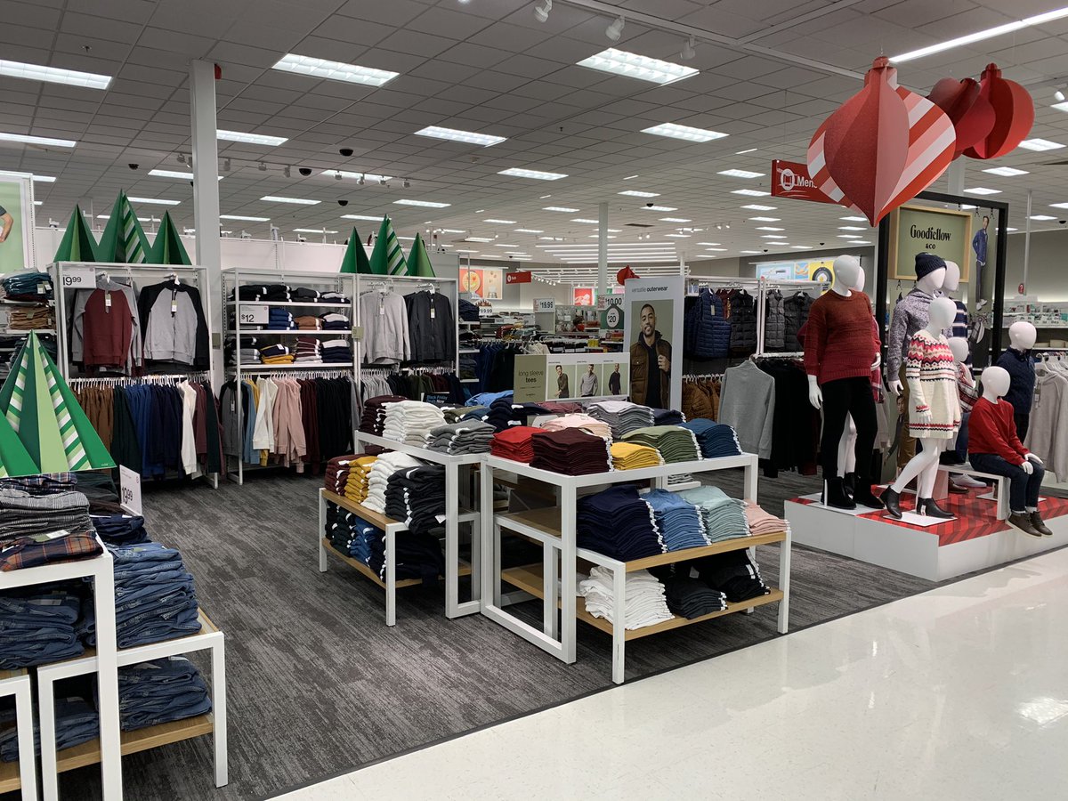 I have a lot more than 4 pics to show what this team is doing on the EVE of TG🦃 I am SO Thankful for my amazing team at T1768🎯👍 @TargetTess <a href="/RobSpringer/">Rob Springer</a> <a href="/brittrader_TGT/">Brittney Rader</a> @PaigeWatson_TGT @Samantha_TGT <a href="/Le_Hulett/">Leandra Hulett</a> <a href="/stevecrawford22/">steve crawford</a>  <a href="/Alicia_Michel21/">Alicia</a> @TylerSchulteTGT