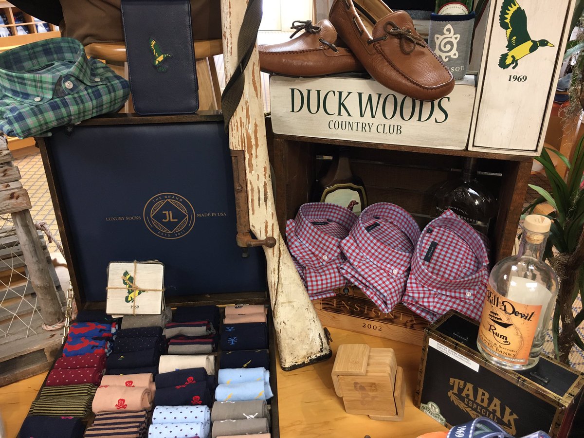 aaronpalen's tweet photo. Our latest casual men’s wear collection has arrived from @TurtlesonTour just in time 4 the #holidays.  Complimented with @lieandloft, @signsbytheseaNJ  @JLTheBrand  Come check out this great stuff.  #bestgolfshopintheobx #obxlife #cpga #holidays2020 #countryclub #merchandise https://t.co/RvCsKAr4TJ