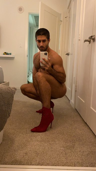 What&rsquo;s everyone wearing for the PornHub Award Show? I need ideas 🤔 #PornHubAward2020 https://t.co/eQ<a href="/tag/pornhubaward2020"class="tags"><span>#pornhubaward2020</span></a>