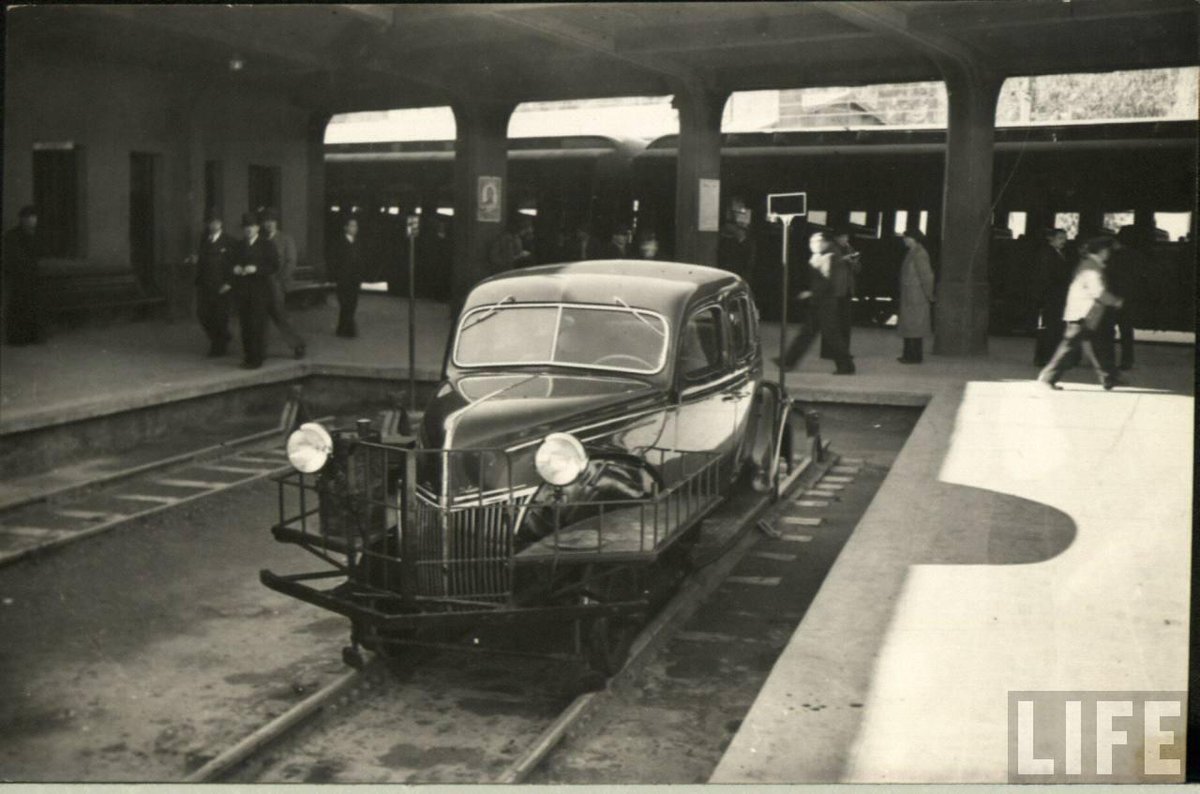 RenzoVaccarezza's tweet photo. Autocarril en la Estación de La Calera, año 1950. Foto revista Life. https://t.co/OjzXD6ixVO