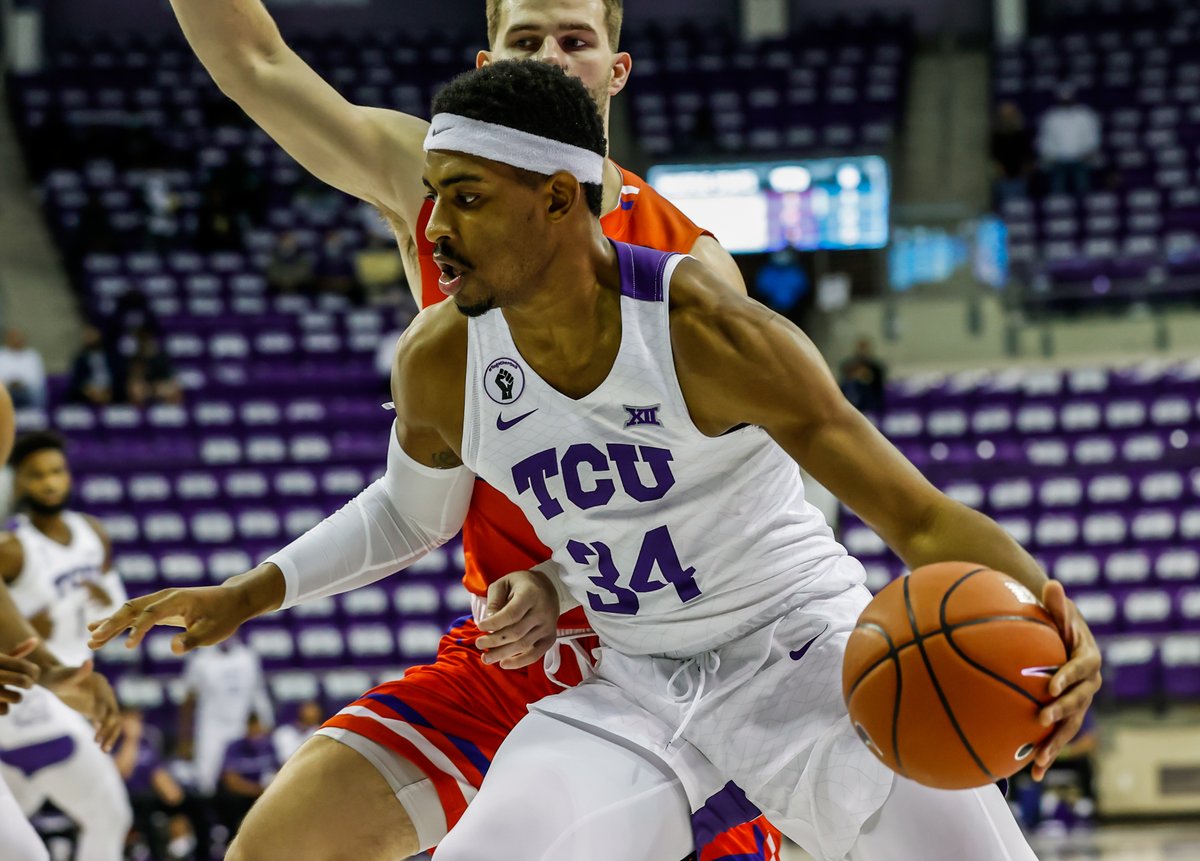 TCU 25 - HBU 8 | 7:44 1H
Kevin Easley with his first points at TCU.
#GoFrogs 😈 https://t.co/revpbRVhn8
