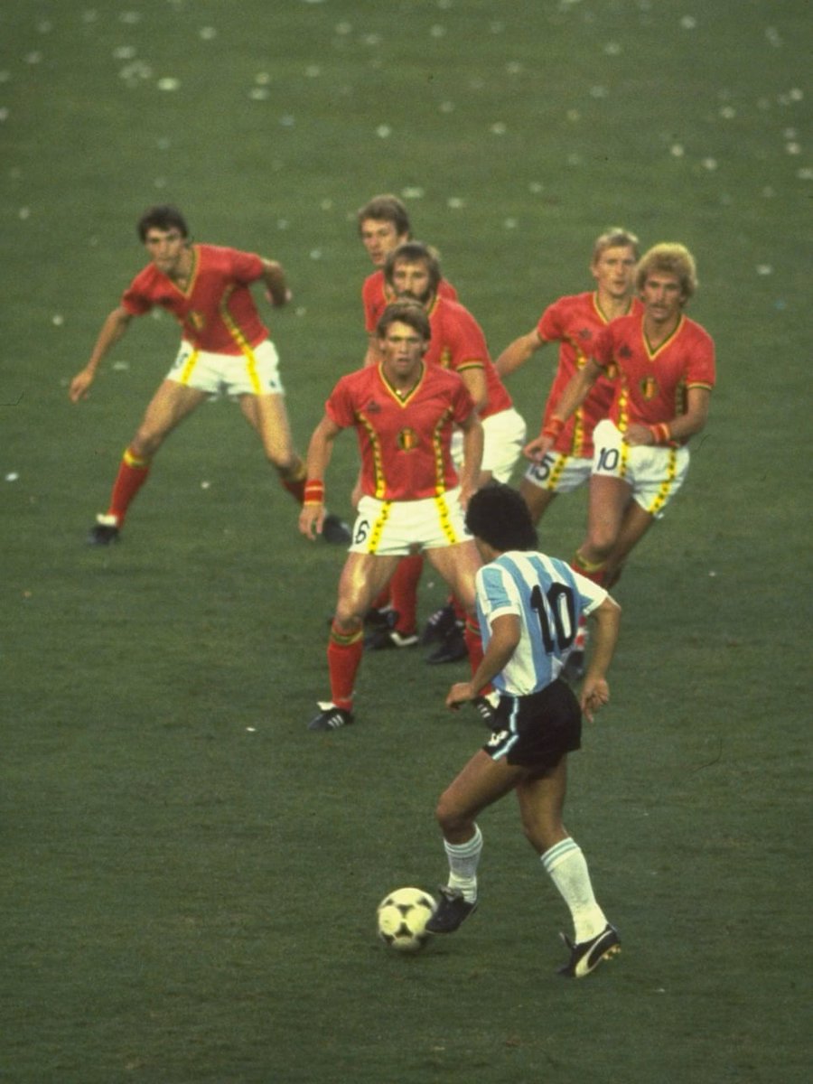 litoncox006's tweet photo. Goodbye #Legend 🇦🇷 @diegomaradona (1960--2020) ❤️ https://t.co/uqxSk5i0iG