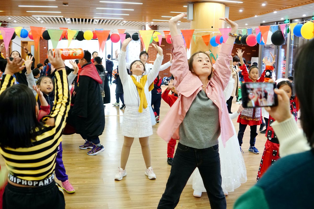 HdQingdao's tweet photo. Don’t blame it on the boogie, blame it on our Primary Student Council! They did a wonderful job last week of organising our charity “Superhero” themed disco. #bilingualeducation #HurtwoodHouse #ESL #EAL #blameitontheboogie https://t.co/2VV0lRHIEI