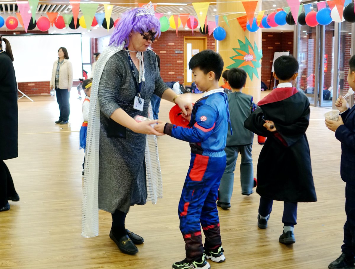 HdQingdao's tweet photo. Don’t blame it on the boogie, blame it on our Primary Student Council! They did a wonderful job last week of organising our charity “Superhero” themed disco. #bilingualeducation #HurtwoodHouse #ESL #EAL #blameitontheboogie https://t.co/2VV0lRHIEI
