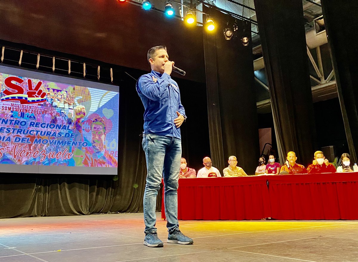 Omar_PrietoPSUV's tweet photo. Tremendo encuentro con nuestras brigadas del @MovSomosVe acompañando al Ministro @MervinMaldonad0 con todo un esquema de trabajo y de atención a nuestro pueblo apoyados en la cartografía, en el casa a casa; rumbo a nuevas victorias. Nada nos detiene!
#PorSiempreChavezYFidel https://t.co/e0phqI9TPZ