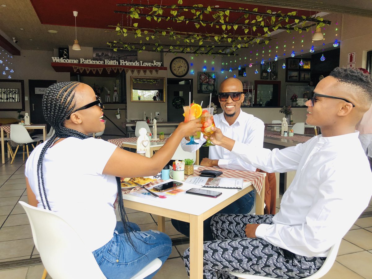 LMZ150's tweet photo. Cheers 🥂 to good friendship... #friendsbonding
#LiveLoveLaugh https://t.co/Hbqi6WnrrW