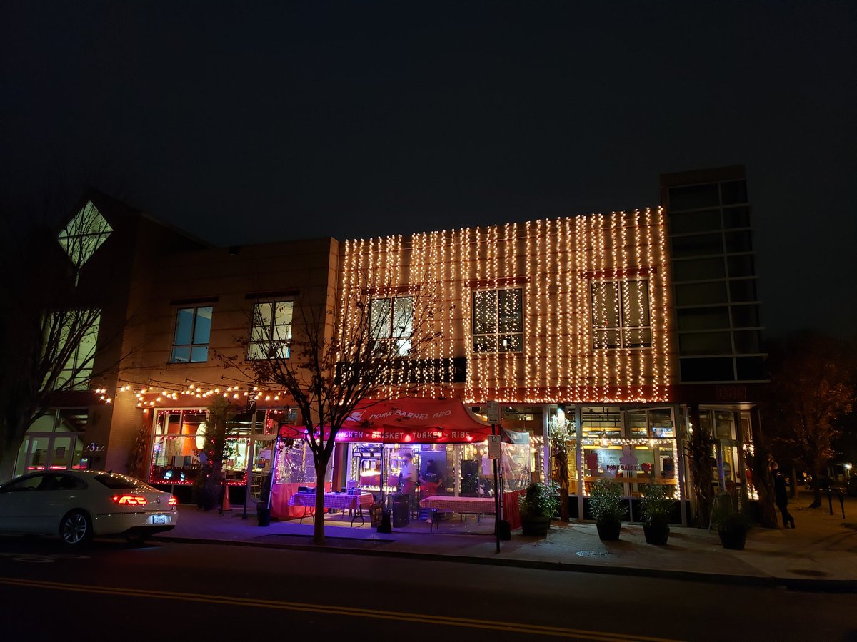rubrics4life's tweet photo. Sunday evenings in #Delray.
#BuyLocal
#MadeInALX
@AlexLivingMag
@AlexandriaVAGov
@DelRayCitizens https://t.co/sANUIap1ED