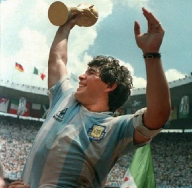 adrianapazos's tweet photo. #GraciasDiego por las alegrías, por tu orgullo y amor a la celeste y blanca 🇦🇷❤ Olé, Olé Olé Olé Diego🎵 #AD10S #D10S https://t.co/MjBDt8uC48