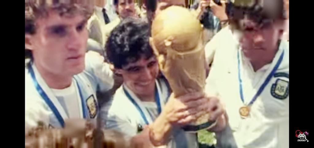 adrianapazos's tweet photo. #GraciasDiego por las alegrías, por tu orgullo y amor a la celeste y blanca 🇦🇷❤ Olé, Olé Olé Olé Diego🎵 #AD10S #D10S https://t.co/MjBDt8uC48