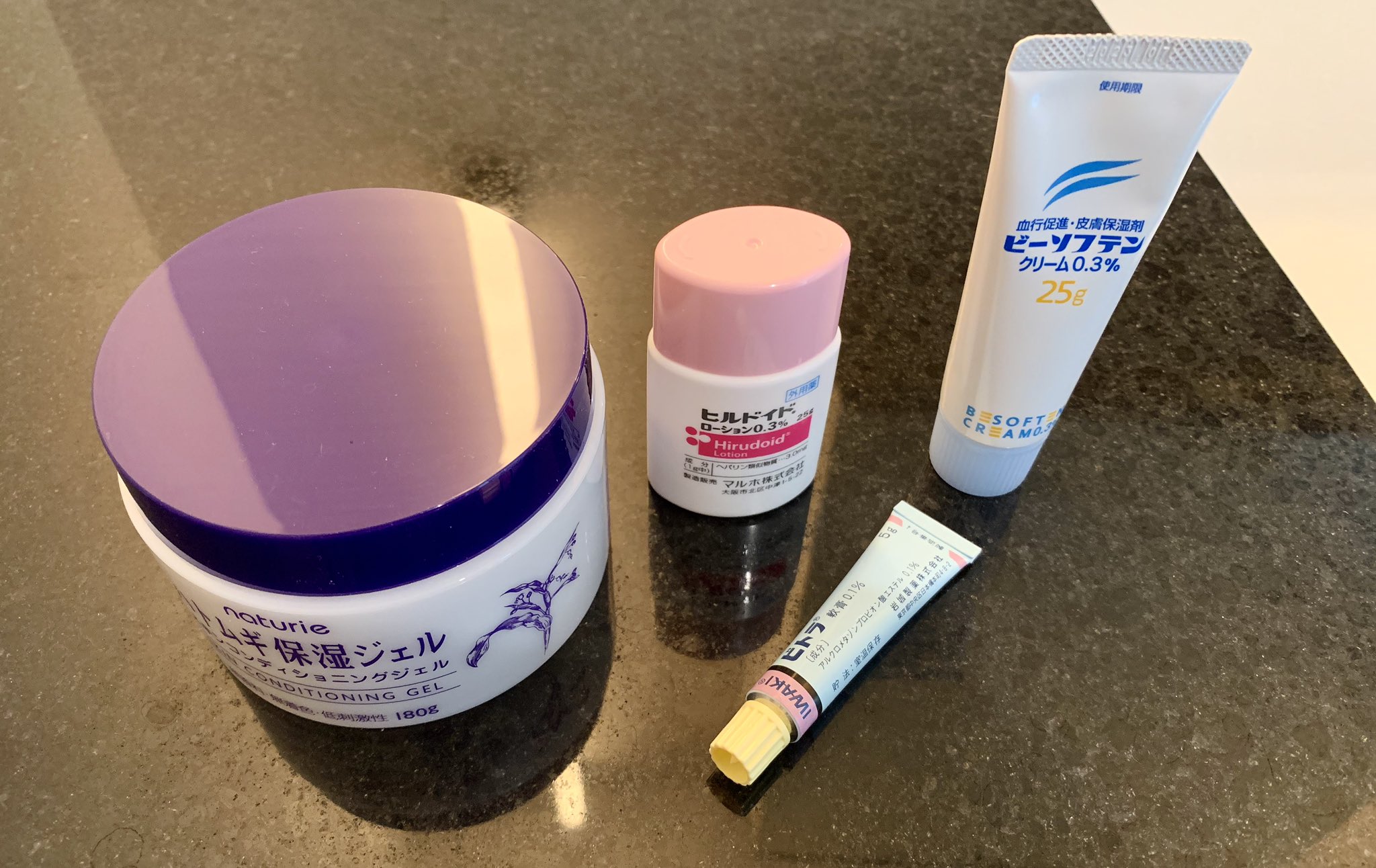 Mp ムピ V Twitter 皮膚科で処方してもらったヒルドイドとビーソフテンとステロイド これでなんとか週末までに赤みと痒み治まってくれ ッッ 前に化粧水で荒れちゃった時に買ったハトムギ保湿ジェルもいい感じ 安くてたくさん入ってるから全身塗れる 敏感肌は Mp ムピ V Twitter 皮膚科で処方してもらったヒルドイドとビーソフテンとステロイド これでなんとか週末までに赤みと痒み治まってくれ ッッ 前に化粧水で荒れちゃった時に買ったハトムギ保湿ジェルもいい感じ 安くてたくさん入ってるから全身塗れる 敏感肌は