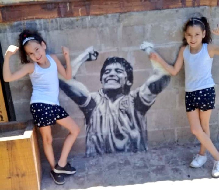 WalterRotundo's tweet photo. Queda tu legado en mi vida...
Cada vez que las nombren a ellas, vas a volver a vivir en mi sonrisa. https://t.co/elOEbzSHam