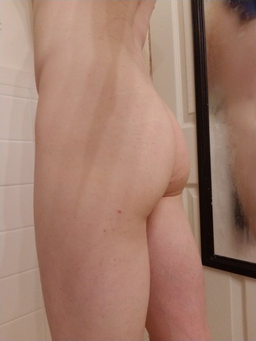 After a super buzy day at work a shower was what I needed

#crossdresser #sissy #sissyboy #sissygirl