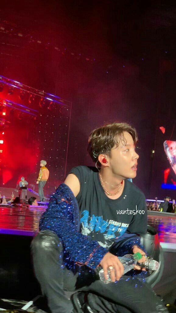 ProyectoArmy's tweet photo. 💜 BUSCO MUTUALS¡! 💜
Hola! Soy una pequeña tienda para Army's, mi principal objetivo es conseguir y vender ropa de su agrado, si quieren de algún tipo en especial puedo tratar de conseguirlo, por ahora no soy muy conocida pero de verdad me así que... 
—rt y fav para ser mutis💜 https://t.co/XKbijlYlts