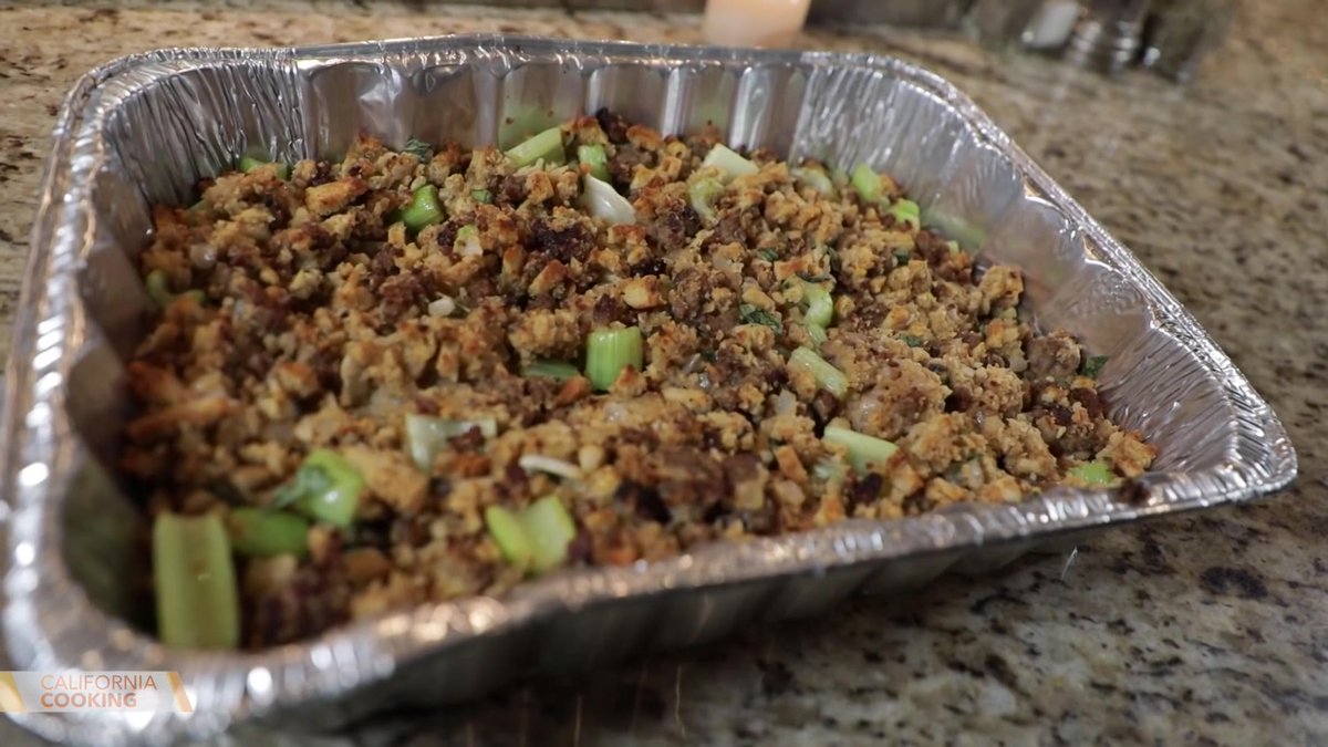 Vonquizu's tweet photo. Happy Thanksgiving๐ฆ! In part 1 of our #CaliforniaCooking special, @FrankBuckleyTV and his wife make Yorkshire pudding, @MarkKriski shares his sausage sage stuffing recipe and @SamOnTV introduces @jessicaktla to The Apple Pan ๐ฅง๐. Watch live: https://t.co/DgAK7xxBMT https://t.co/LQc28a7WsT