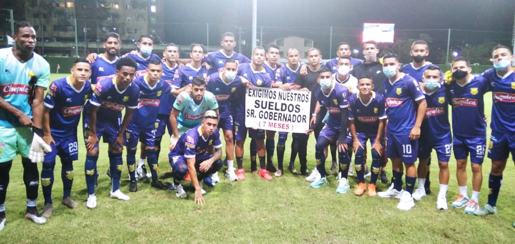 No les dejaron ejercer el LEGÍTIMO derecho a pedir que les paguen los siete meses de deuda. Los jugadores de <a href="/trufc/">Trujillanos FC</a> solo pedían mostrar la pancarta del reclamo. Aquí está lo que no mostró la TV.