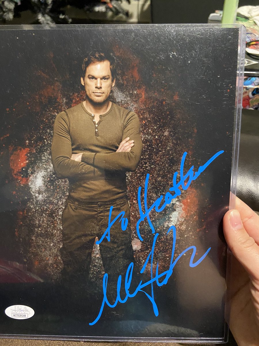 harleymindquinn's tweet photo. What a perfect way to start my 4 day holiday weekend then an autograph from @vShoutOfficial of #MichaelCHall #dextermorgan #Dextor https://t.co/j3iPUkKgdy