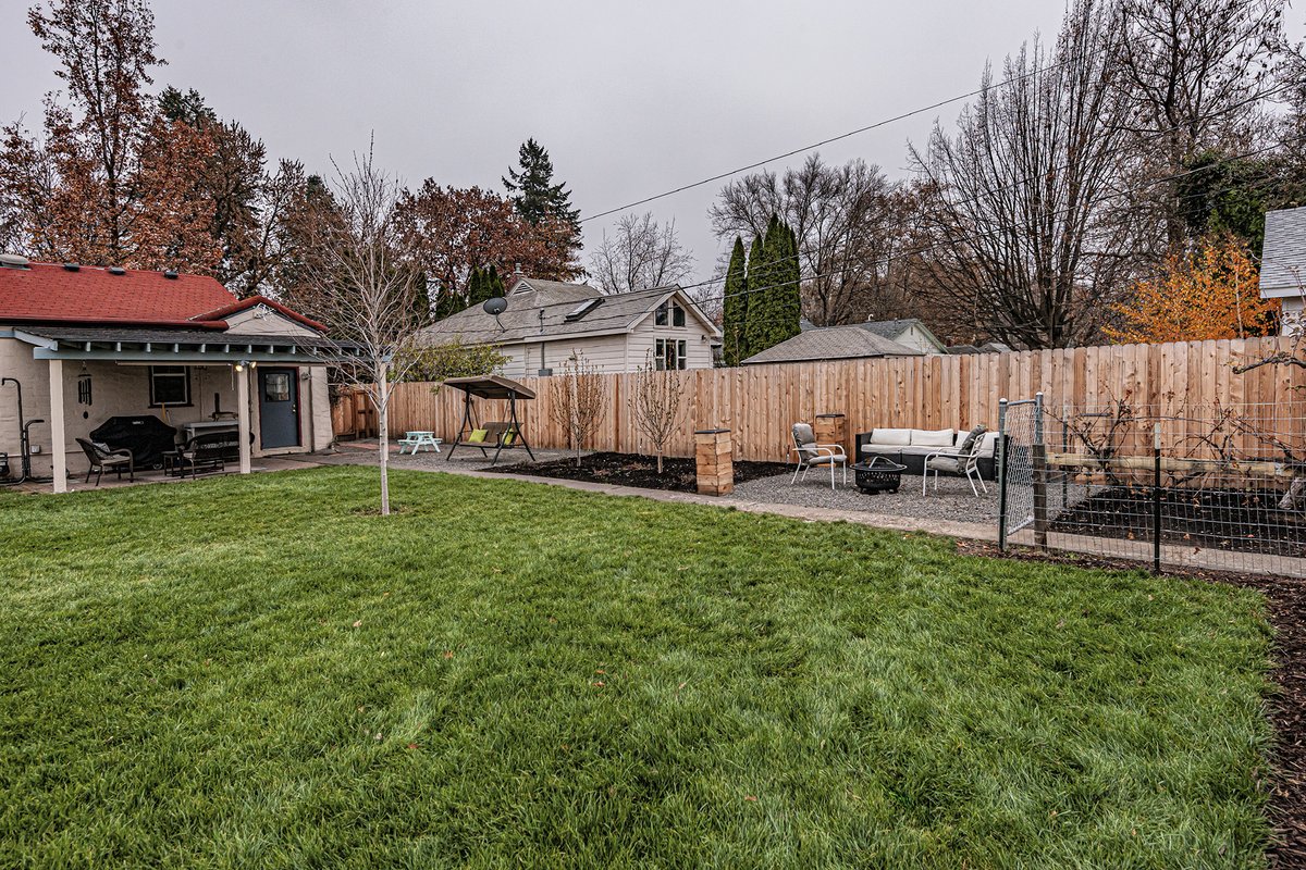 TetzHomes's tweet photo. NEW LISTING!

1333 Alvarado Terrace, Walla Walla, WA 99362
$375,000  MLS#: 1690821

Bungalow on Menlo Park with super sized yard. Original features include hardwood floors, coved ceilings, fireplace, built-ins &amp; lots of storage.
View full listing at https://t.co/FfR1PB5EGm https://t.co/mGbnA47Osg