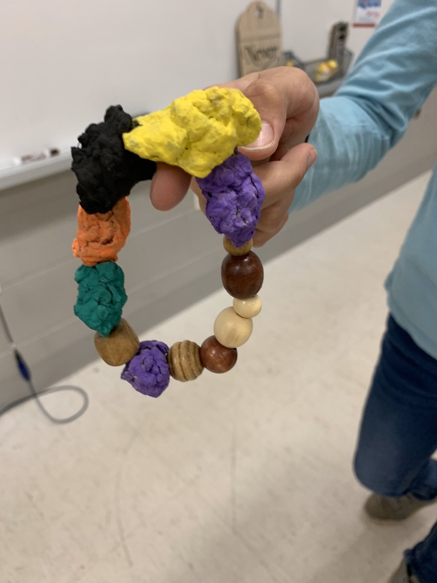 EmilyHelgerman's tweet photo. Completed our recycling process to make paper beads today! Ripping paper - making pulp- forming beads- painting our beads-making bracelets/keychains! Loved watching the creativity flourish 📑 @htubman2015 https://t.co/V4M27wfPeY