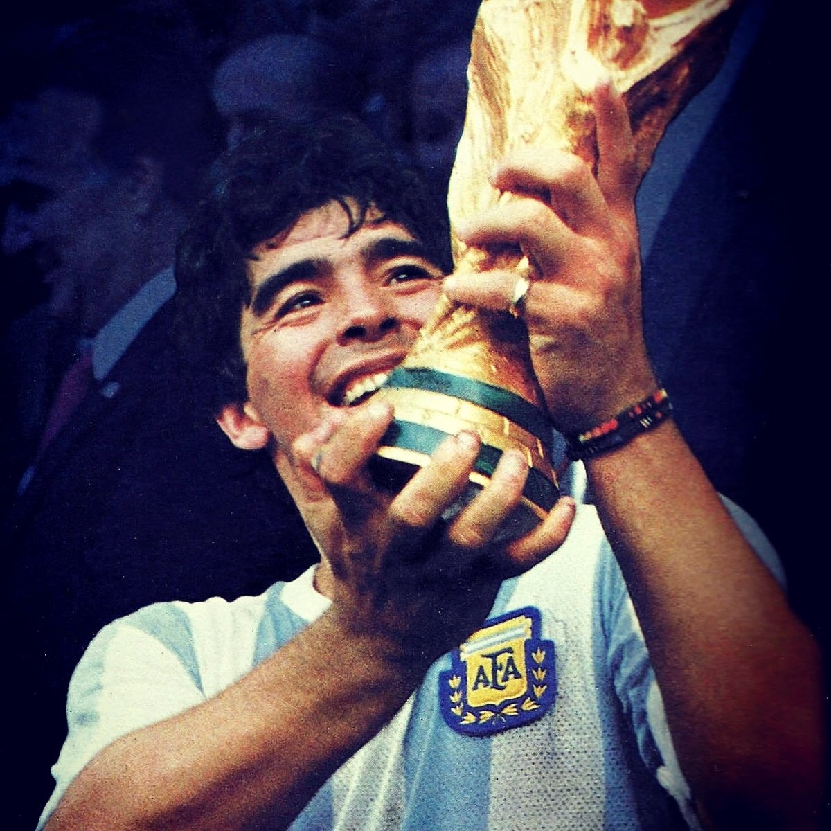 Desde Biomiistars  queremos sumarnos a todas las muestras de cariño y afecto hacia todo un referente, un ídolo de fútbol que hizo feliz a millones de personas. Descansa en Paz Diego Armando Maradona