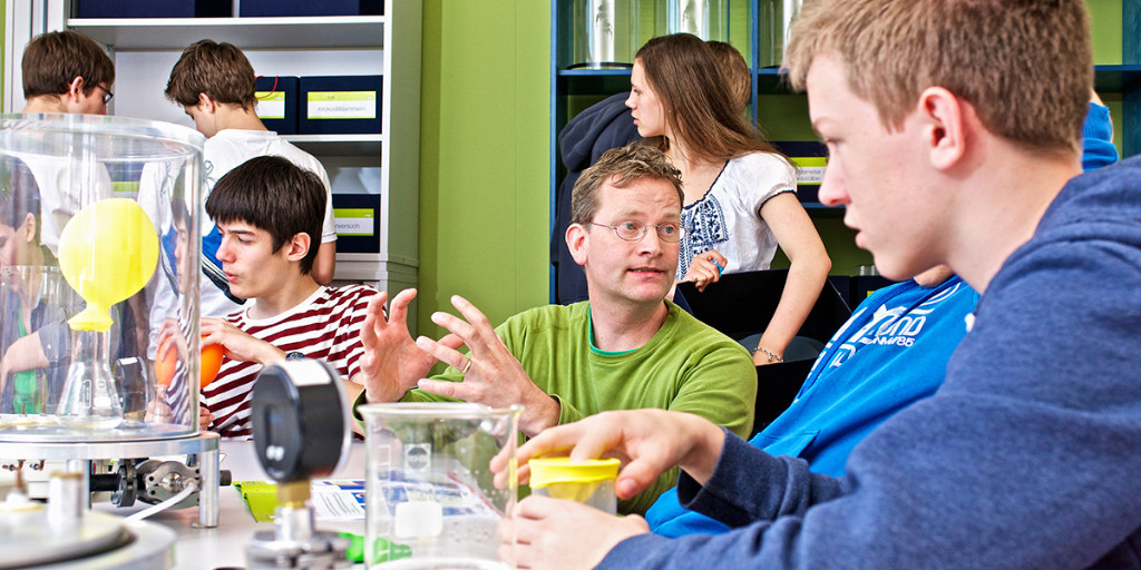 #Mitmachen #reinschauen 👍 Erfahre von den Expert*innen*en des Paul-Scherrer-Instituts bei den #Science_days noch bis 29.11. mehr über Themen wie #Aerosolforschung #Röntgenkristallografie #Induktionsfunke. Klick rein! ▶️ science-days.digital/paul-scherrer-…