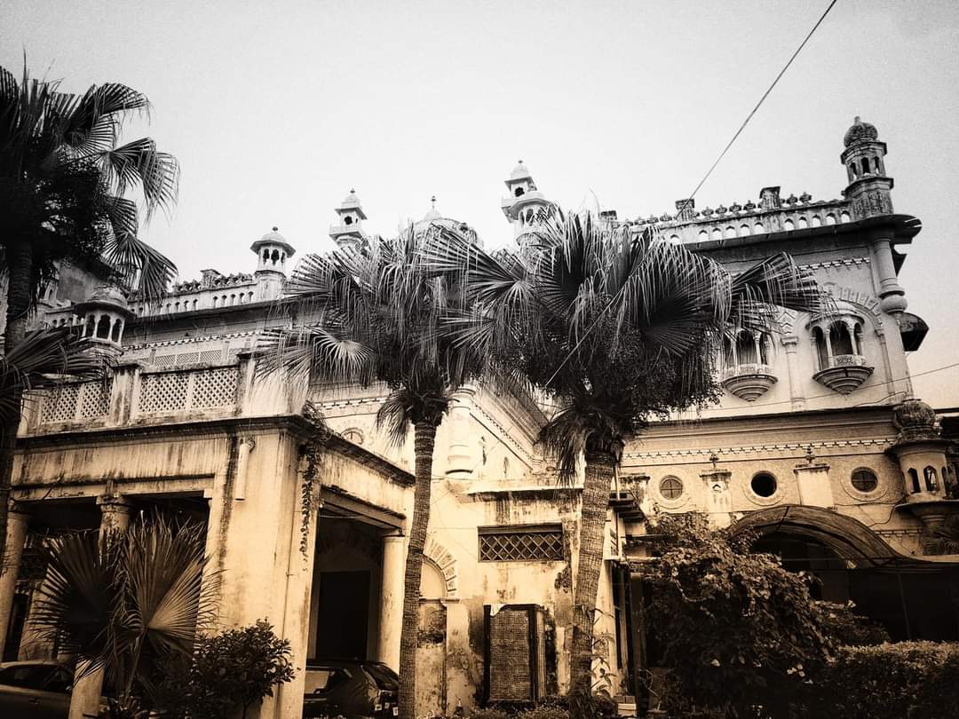 StudioDharma1's tweet photo. Mustafa Castle is a building of profound historical relevance located in Meerut, India. It was commemoratively built by Nawab Mohammad Ishak Khan

@MP_Meerut
@DmMeerut
@StudioDharma1

#streetphotography #studiodharma #exploringmeerut #MustafaCastle #Meerut https://t.co/MXUY78ONcz