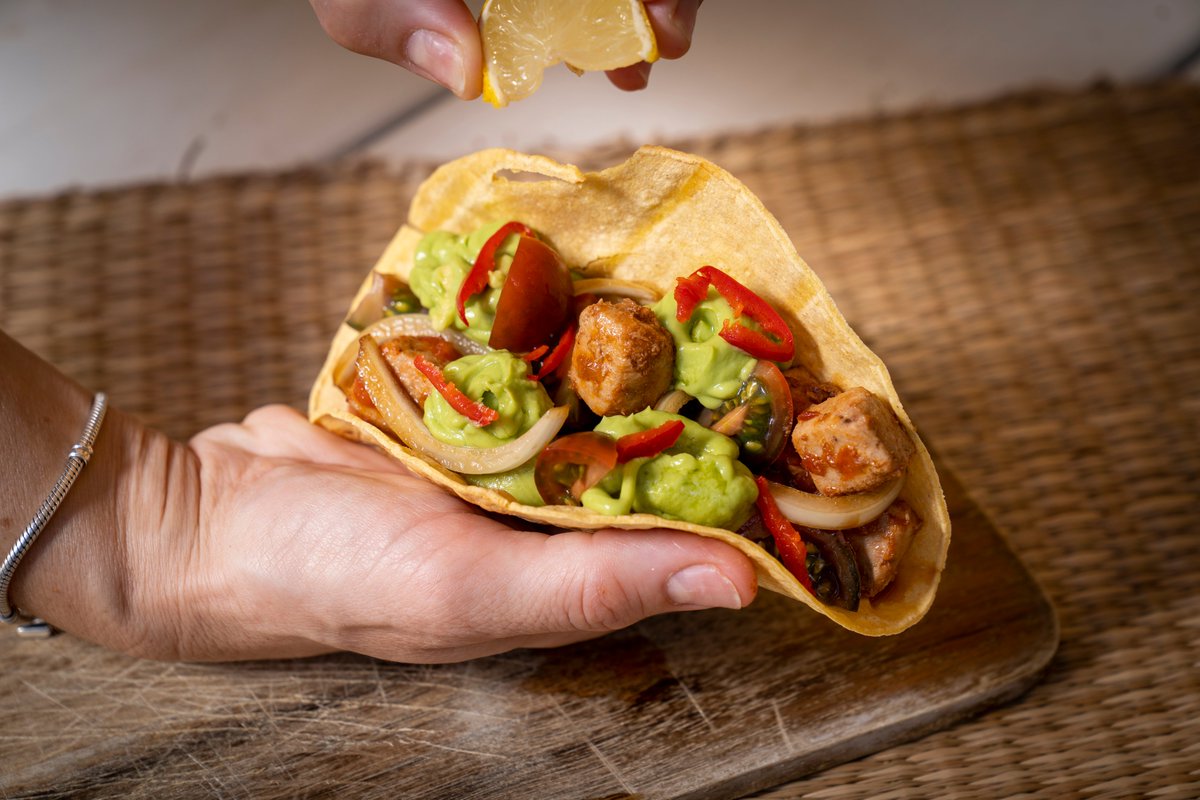 Atuneate's tweet image. Si estás buscando cómo hacer unos tacos mexicanos con atún para cenar en casa, esta sencilla y rápida receta te va a encantar. Ver aquí 👇 atuneate.com/como-preparar-…