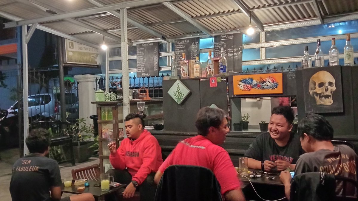bagasbhws's tweet photo. bahagia iku sederhana, ndelok kedaiku ngene terus wes sumringah 🥰🥰🥰
#kedaikopimalang #kedaimalang #robustadampit https://t.co/YSAZZ3b9hE