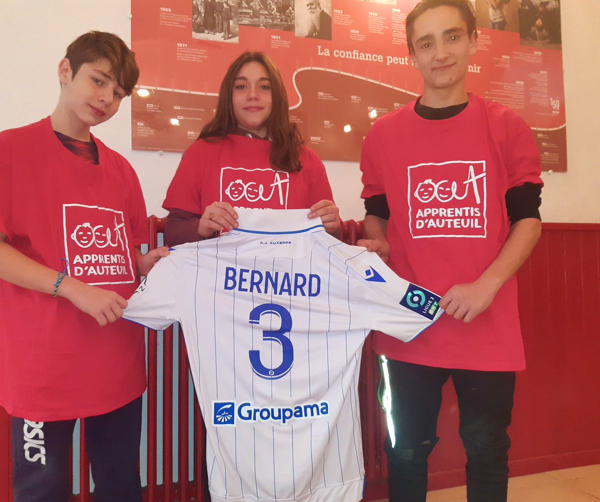 Merci à @QFJ89 pour ce don maillot en soutien à l'Action Educative de Solidarité Internationale #Sénégal2021 des jeunes de notre Maison d'Enfants, confirmant que les joueurs de l' <a href="/AJA/">AJ Auxerre</a> restent les plus généreux du foot français avec cette 32ème pièce depuis 2013. Merci à eux !