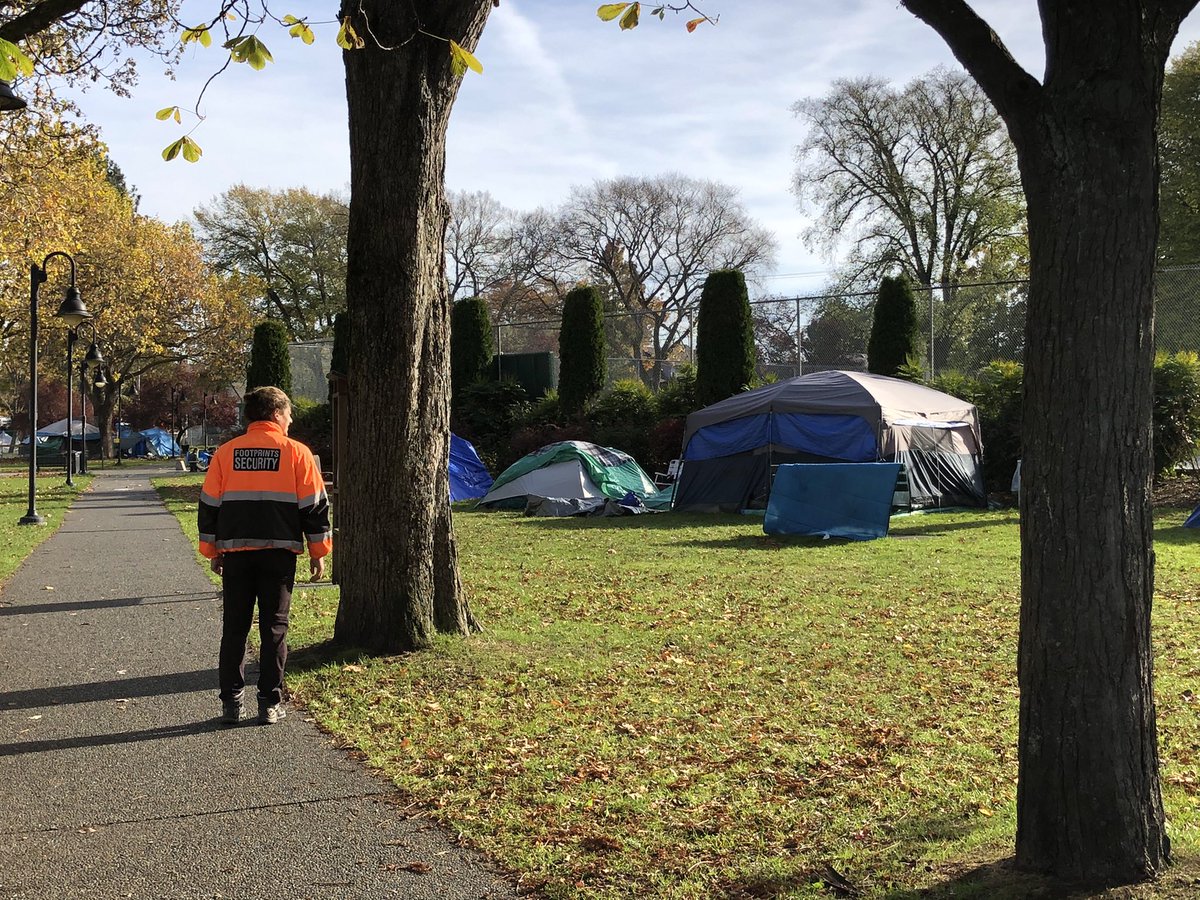 Bowenqldaus's tweet photo. Clearly not the same organizer protecting city staff from the criminals in our parks. Who now need security to do their jobs under sufferance. #yyj #safeparksnow #policyfailure https://t.co/H2r5LIw5BJ