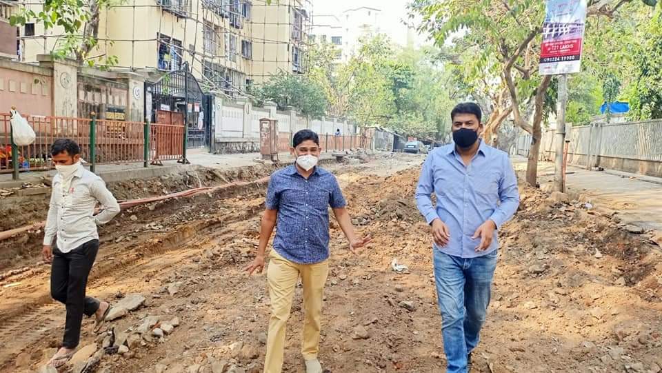 Deepakthakur_1's tweet photo. Visited #KrishnaResidency #Road to review on going work of CC Road along with Bmc Central Agency Officals #Ward50 #Goregaon ! @VidyaThakurBJP ji https://t.co/TGuQfSarW5